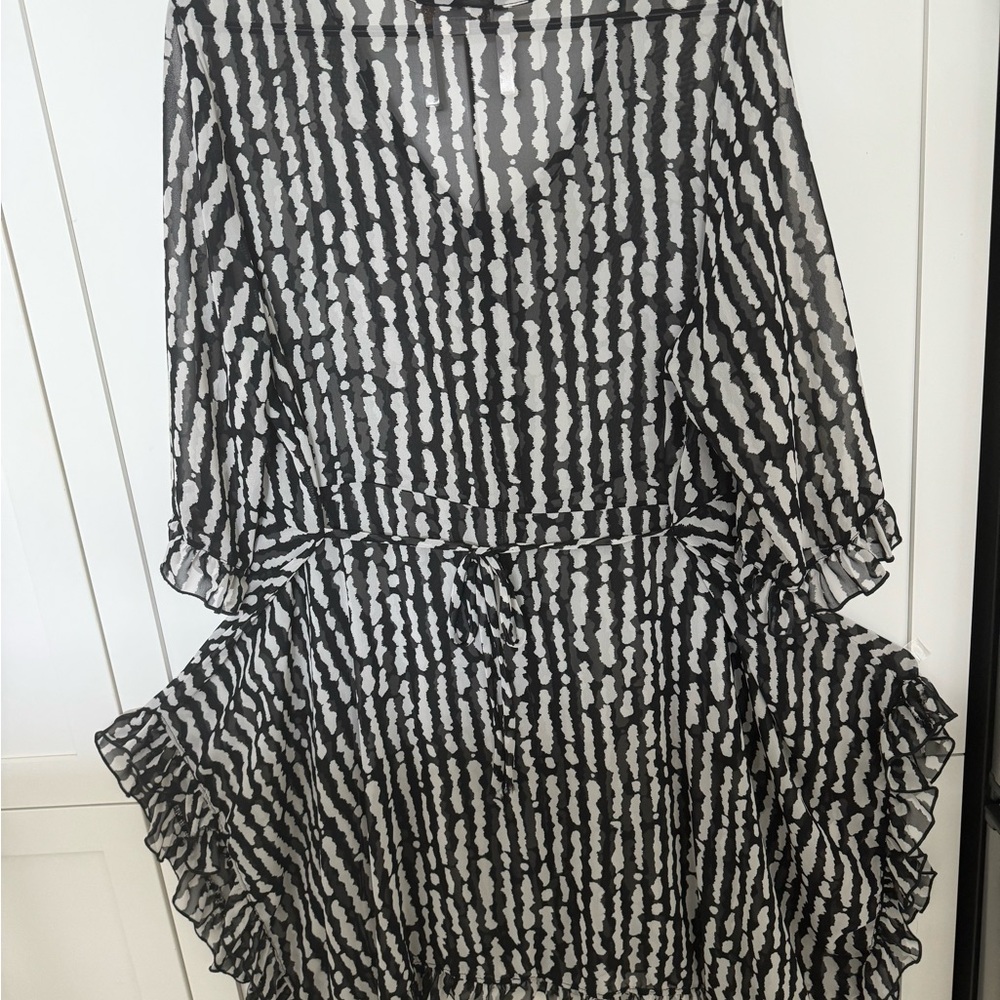 Ladies sheer beach cover-up Size 1 XL